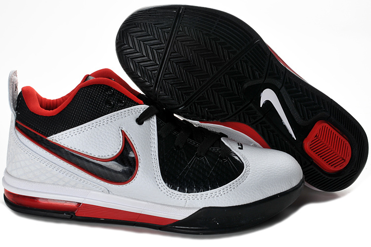Nike James IV Shoes Nike James IV Shoes